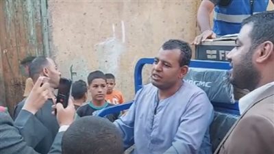 حياة كريمة تقدم لبائع غزل البنات بسوهاج تروسيكل وأجهزة كهربائية (فيديو وصور)