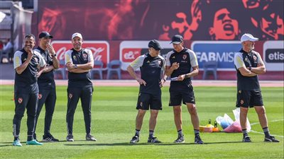 الجهاز الفني للأهلي يستعد لمواجهة الداخلية بالفيديو