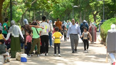 تزايد الإقبال على حديقة الأزهر في رابع أيام العيد (صور)