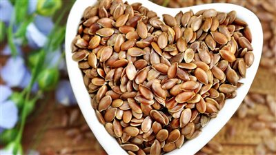 بذور الكتان، تحمي جسمك من الالتهابات وارتفاع الكوليسترول