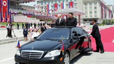 تعرف على مميزات السيارة الفاخرة التي أهداها بوتين لكيم