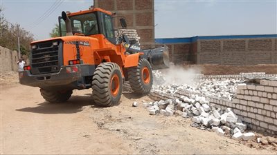 محافظ الأقصر يتابع إزالة 14حالة تعدٍ على الأراضي الزراعية اليوم