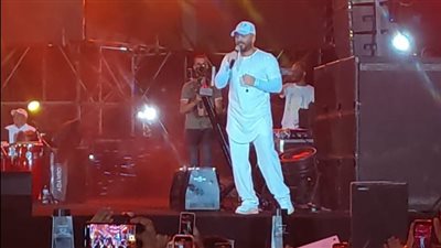 تامر حسني يتألق في حفل 