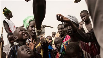 أم طبخت ترابا وفتيات انتحرن، مسؤول أممي يكشف عن مآس يعيشها السودانيون بسبب الحرب