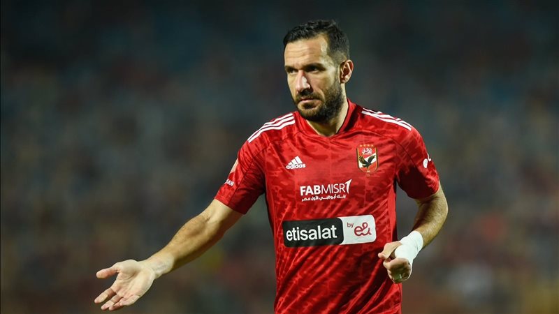 علي معلول لاعب الأهلي،