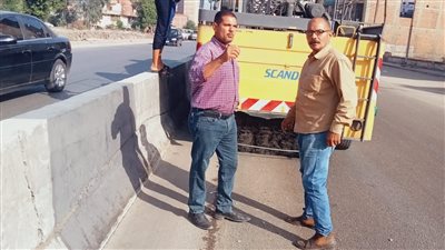 رئيس مدينة الزقازيق يتابع أعمال النظافة والتطهير بطريق الشوبك