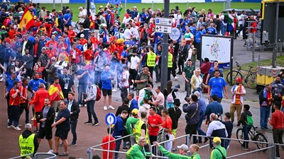 يورو 2024، توافد جماهير إيطاليا وإسبانيا لملعب فيلتينس أرينا (صور)