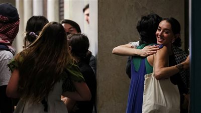 إسقاط التهم عن طلاب بجامعة كولومبيا اعتقلوا في احتجاجات مناصرة لغزة (صور)