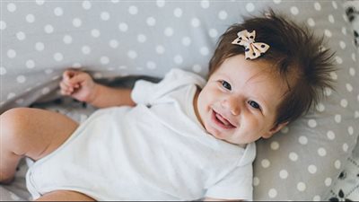 استشاري يوضح الطريقة الصحيحة لتغيير الحفاض للأطفال الإناث لحمايتهن من الالتهابات 