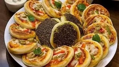 طريقة عمل ميني بيتزا، سهلة ومناسبة لإفطار خفيف