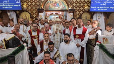 الأنبا ميخائيل يرسم شمامسة جدد ويدشن أواني بكنيسة الملاك بحلوان