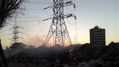 وفاة طفل بالجيزة بعد تفحم جثته بسبب كهرباء الضغط العالي 