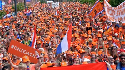 يورو 2024، جماهير هولندا تؤازر منتخبها قبل مباراة فرنسا (فيديو)