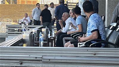 حسين لبيب يدعم الزمالك خلال مواجهة فاركو بالدوري (صور)