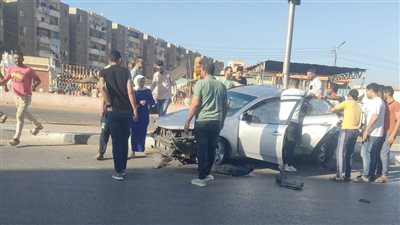 ذهبا للقاعة سيرًا على الأقدام، اصطدام سيارة عروسين بعمود إنارة بالغربية
