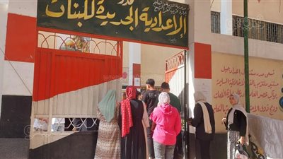 نقل طالبة للمستشفى بعد إصابتها بتشنجات أثناء امتحان العربي في كفر الشيخ 