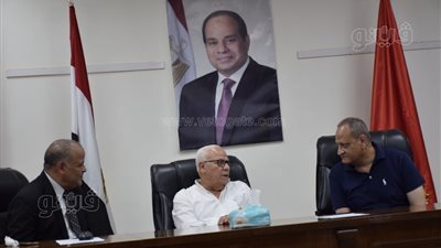 محافظ بورسعيد يتفقد غرفة عمليات مديرية التعليم لمتابعة امتحانات الثانوية العامة (صور)