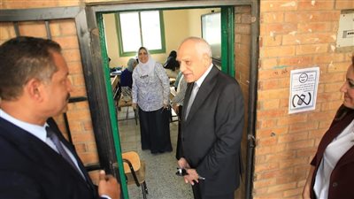 محافظ الجيزة يطالب أولياء الأمور بعدم التكدس بمحيط لجان الثانوية العامة 