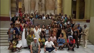 زيارة الأفروسنتريك تثير غضب المصريين.. الحركة تعلن امتلاكها للحضارة الفرعونية من داخل متحف التحرير.. والنشطاء يكشفون أسرارا خطيرة 