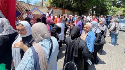 طلاب الثانوية العامة بالإسكندرية: امتحان اللغة العربية صعب (بث مباشر)