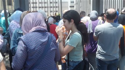 بالدموع، طلاب الثانوية العامة بالإسكندرية يشتكون من صعوبة امتحان اللغة العربية (صور)
