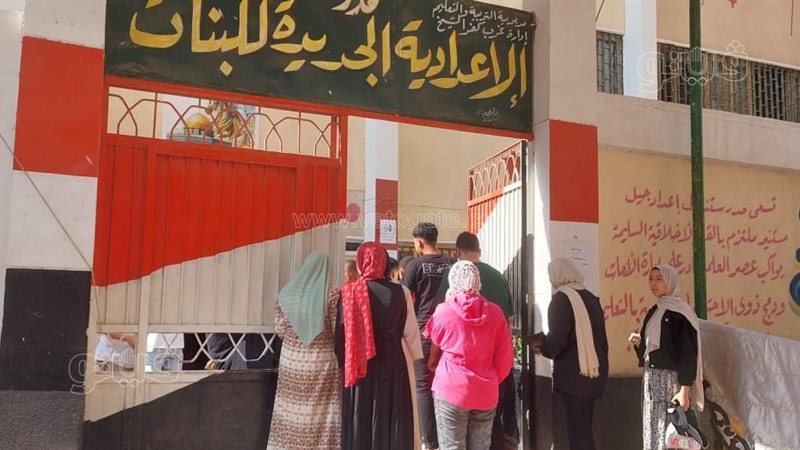 طالبات الثانوية العامة،