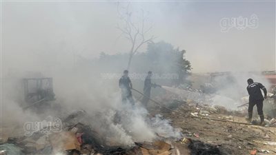 حريق في مجمع خردة بواحة الفرافرة بالوادي الجديد (صور)