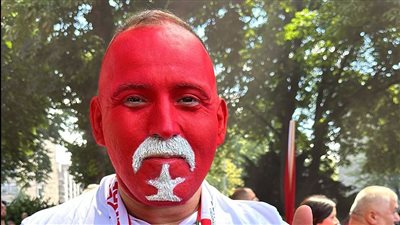 يورو 2024، مشجع تركي يزين وجهه بعلم منتخب بلاده قبل مواجهة البرتغال (صور)