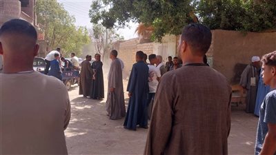 تشييع جثمان طفل عثر عليه مذبوحا وسط الزراعات بأسيوط (فيديو)