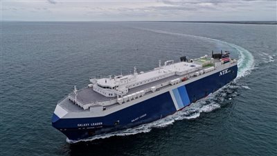 الجيش الأمريكي: دمرنا 3 سفن تابعة للحوثيين بالبحر الأحمر وهذا ما حدث لحاملة الطائرات آيزنهاور