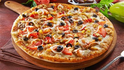 طريقة عمل البيتزا في البيت، زي الجاهزة وبأقل التكاليف