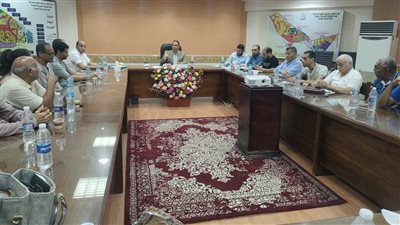 رئيس جهاز مدينة أسيوط الجديدة يلتقي عددًا من سكان المدينة للاستماع إلى مطالبهم 