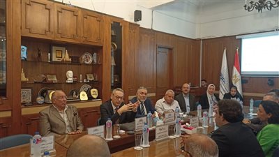 رجال أعمال إسكندرية والتمثيل التجاري يناقشان زيادة الصادرات 