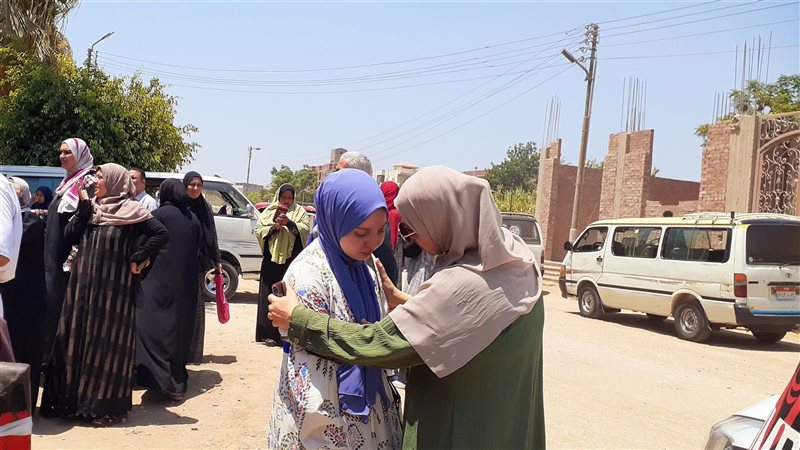 بكاء وعويل طلبة الثانوية
