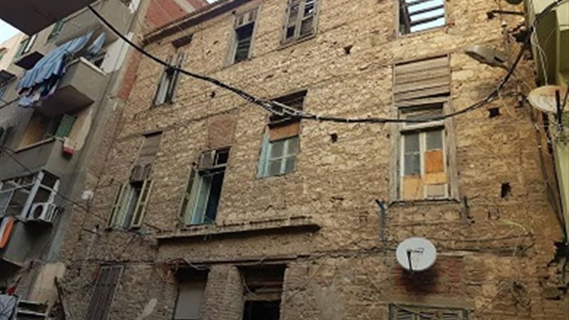 عقارات قديمة، فيتو