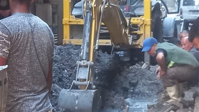 6 صور ترصد إصلاح مواسير مياه العمرانية بالجيزة 