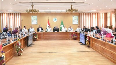 محافظ الشرقية يترأس اجتماع مجلس إدارة المناطق الصناعية 