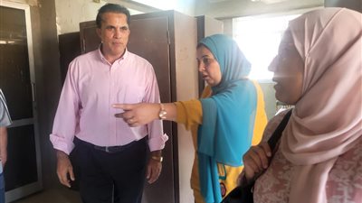 نائب مدير التأمين الصحي بالشرقية يتفقد عيادة السكر بالزقازيق 