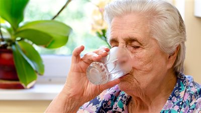 أعراض الجفاف عند الأطفال والبالغين، وطرق علاجه والوقاية منه