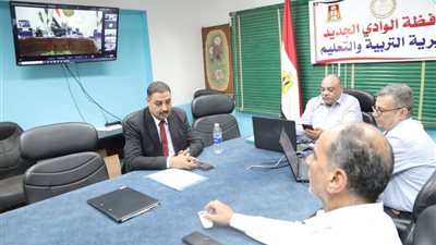 طلاب الثانوية العامة المكفوفين يؤدون امتحان اللغة العربية بالوادي الجديد 