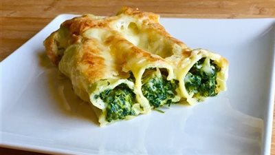 طريقة عمل الكانيلونى بالدجاج والسبانخ، أكلة لذيذة سهلة التحضير 