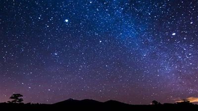 عالم أزهري يوضح منافع النجوم بالسماء ويحذر من الدجالين (فيديو)