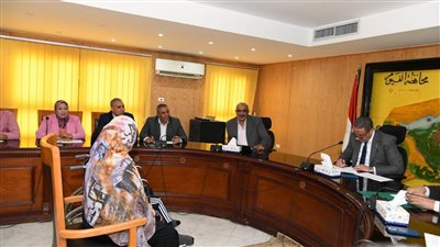 فرص عمل وعلاج على نفقة الدولة في لقاء محافظ الفيوم بالمواطنين 