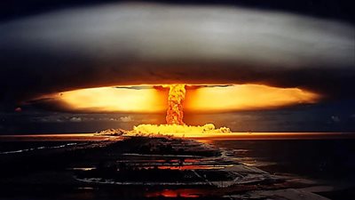 الحرب العالمية الثالثة واقعة لا محالة.. مؤرخ عسكري بريطاني: الرصاصة الأولى تطلق في إيران أو السودان.. يعقبها صواريخ تستهدف شبكات اقتصادية وعسكرية