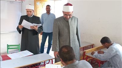 مدير الجامع الأزهر يتفقد سير اختبارات رواق العلوم الشرعية والعربية بالأقصر (صور)