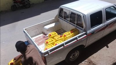 ضبط ربع طن زيت طعام بدون فواتير وتحرير مخالفات تموينية بالأقصر