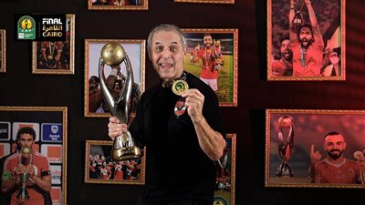 كولر يحاضر لاعبي الأهلي بالفيديو استعدادا لمباراة فاركو 