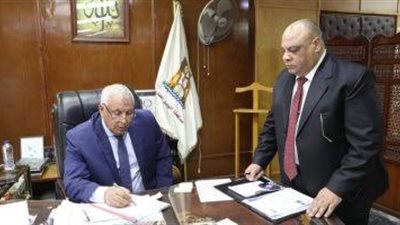 محافظ الوادي الجديد يعتمد درجات القبول بمدارس التعليم الثانوي الفني 