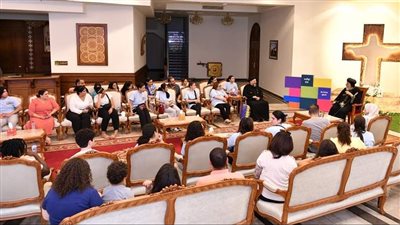 البابا تواضروس يقدم نصائح الخدمة التعليمية لشباب إيبارشية بنسلڤانيا