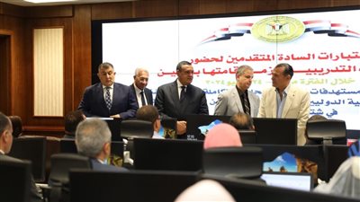 وزير التنمية المحلية يتابع اختبارات المتقدمين من الوزارة والمحافظات للسفر لدولة الصين